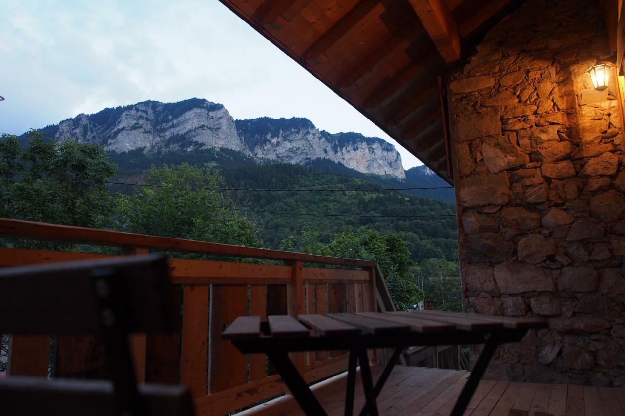 Bed and Breakfast Chez Julie Thollon-les-Memises Exterior foto