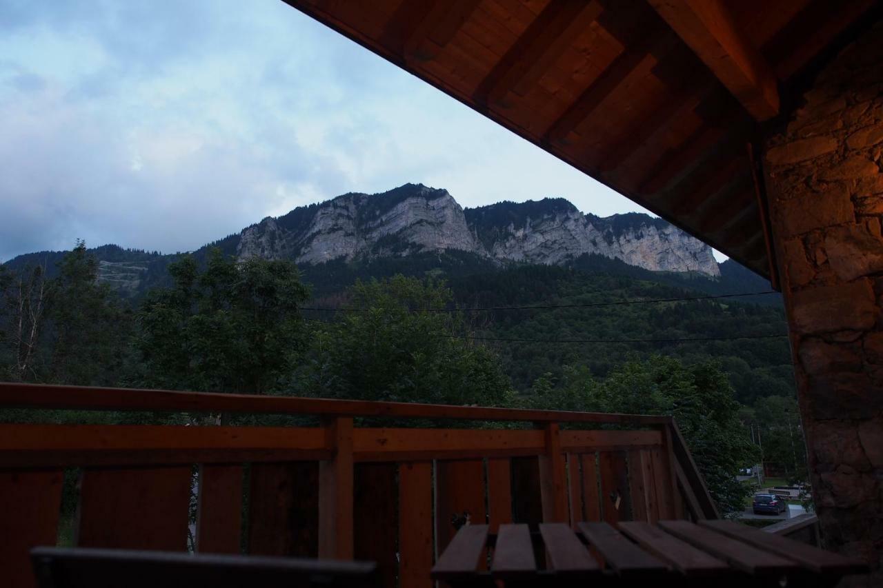 Bed and Breakfast Chez Julie Thollon-les-Memises Exterior foto